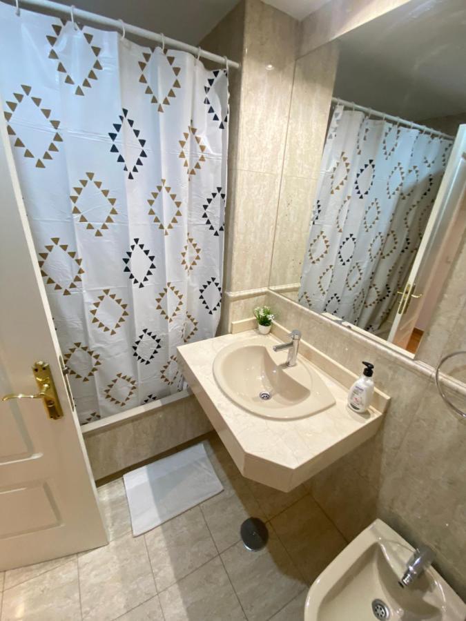 Deyanira Suite, Aeropuerto, Ifema Madrid Exteriör bild