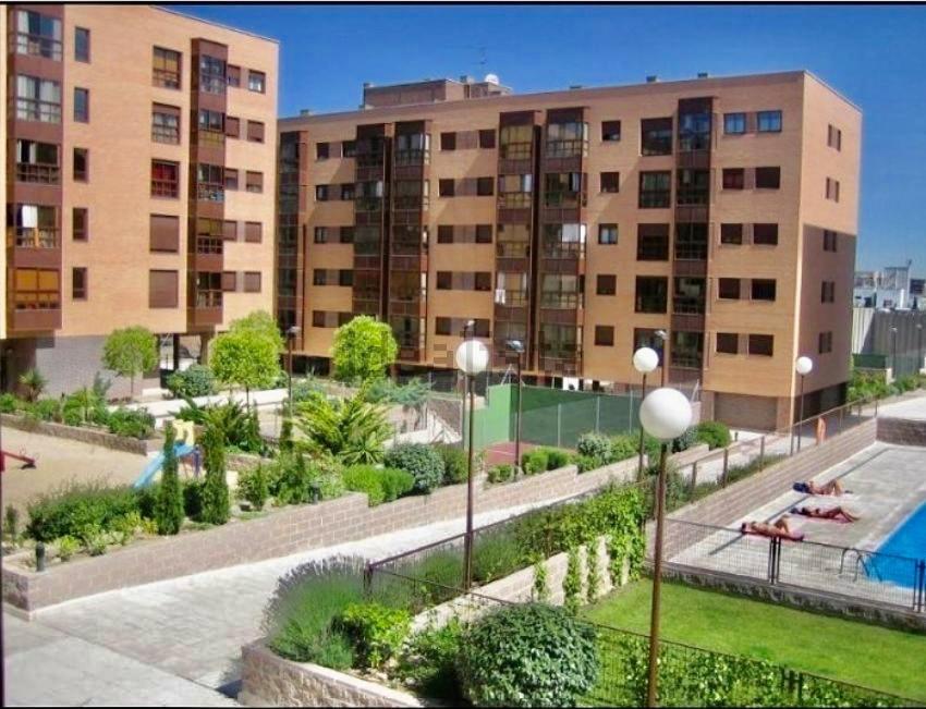Deyanira Suite, Aeropuerto, Ifema Madrid Exteriör bild