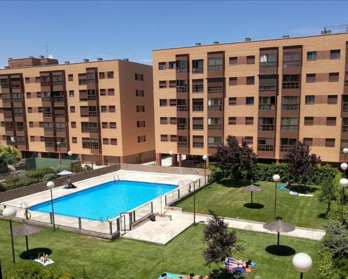 Deyanira Suite, Aeropuerto, Ifema Madrid Exteriör bild