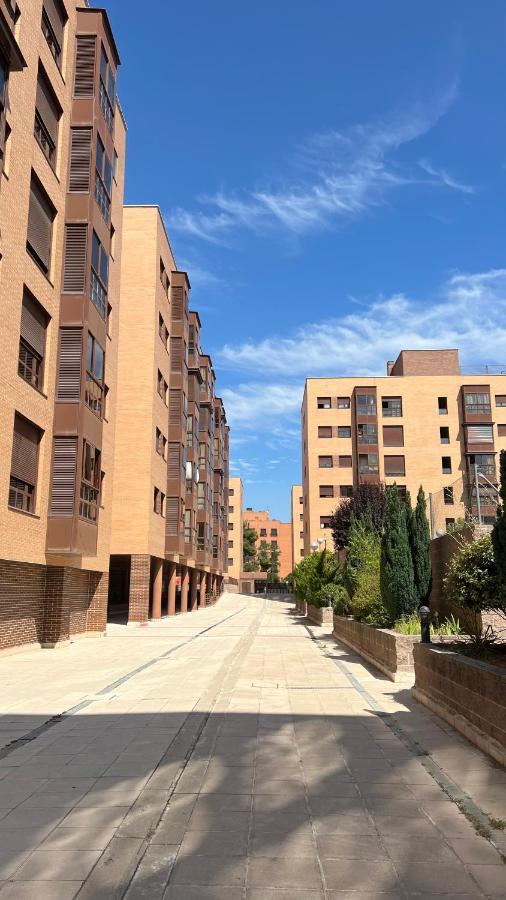 Deyanira Suite, Aeropuerto, Ifema Madrid Exteriör bild